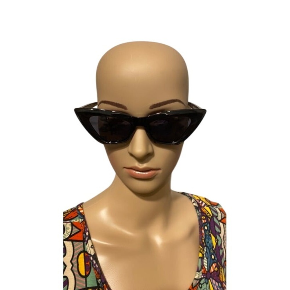 Cat Eye Sunglasses Women's Fashion Stylish Trendy Black‎ Frame